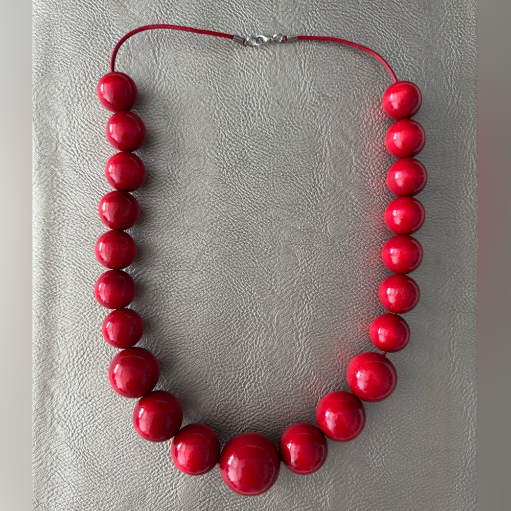 NWOT Elegant Red Wooden Necklace